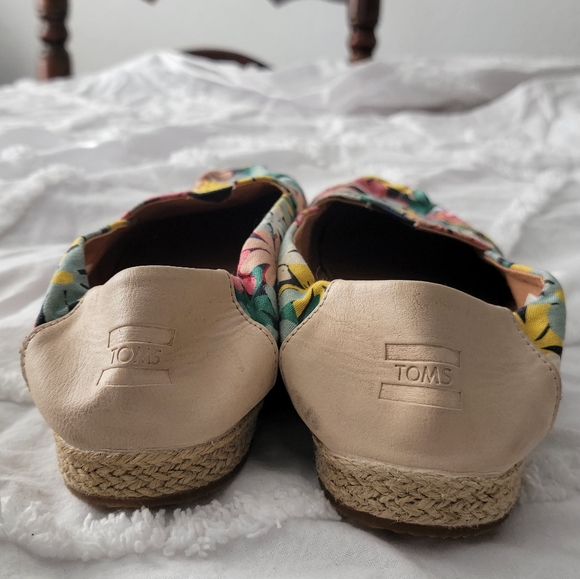TOMS FLORAL PRINT SIZE 5.5 - Picture 4 of 6